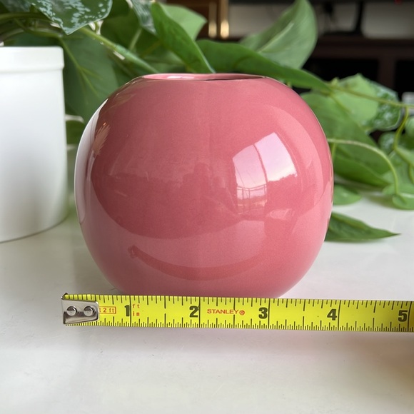 Vintage Small Round Pink Vase Decor - Picture 11 of 13